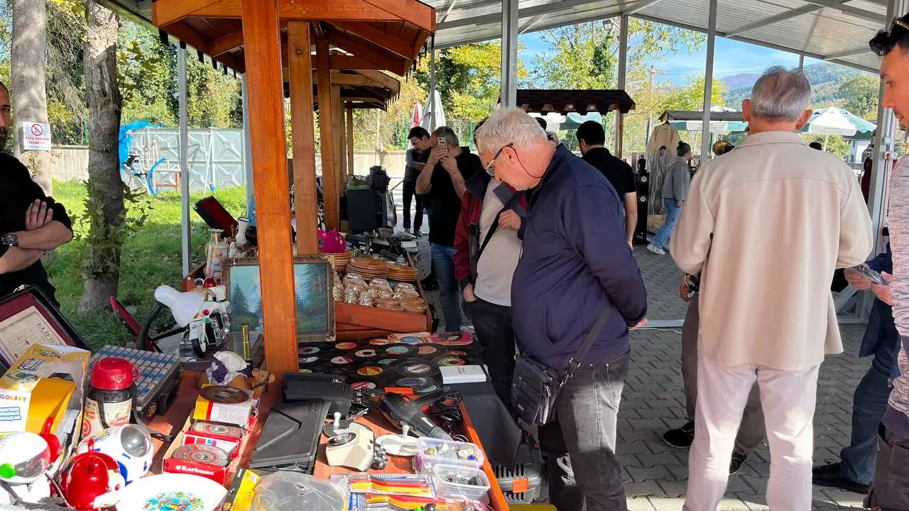 Baston Park Antika Pazarı