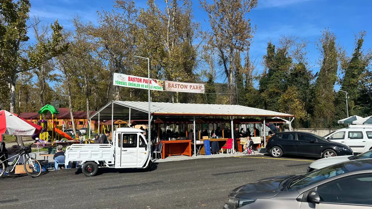 Baston Park Antika Pazarı